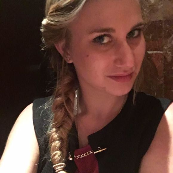 Meet your Posher, Kristen - Picture 1 of 1